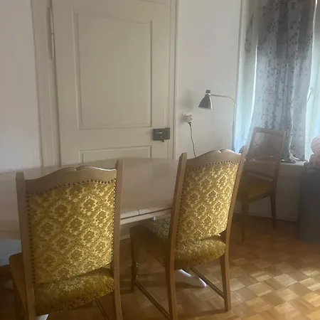 Old Town With Private Kitchen Homestay Biel